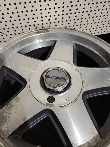 Photo 6 - BMW 325 R15 light alloy rims