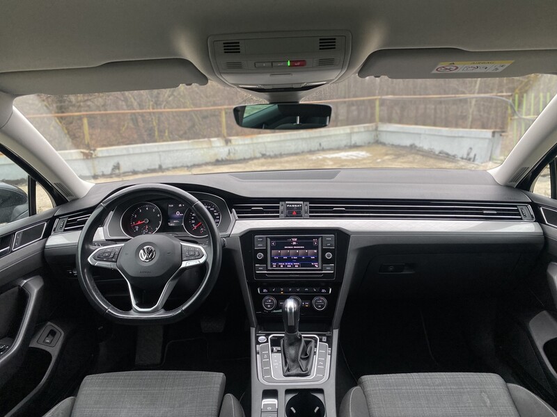 Фотография 23 - Volkswagen Passat 2019 г Седан