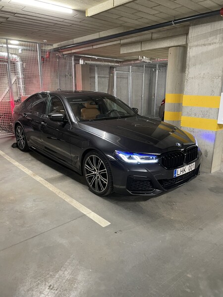 Фотография 2 - BMW 550 2022 г прокат