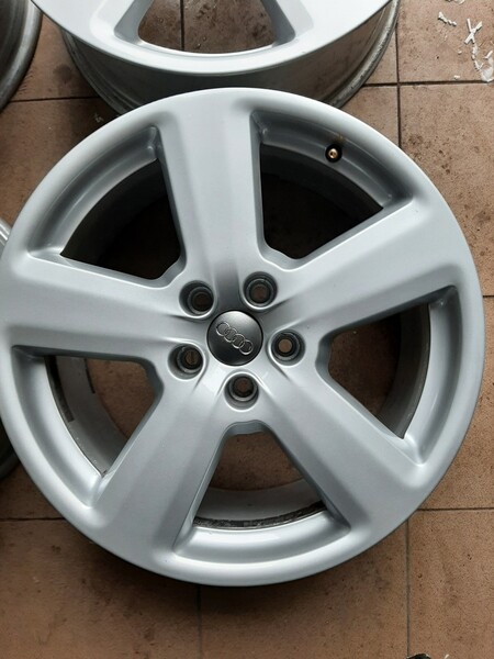 Photo 2 - Light alloy R18 rims