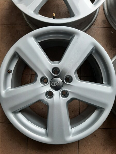 Photo 3 - Light alloy R18 rims