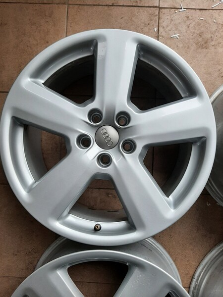 Photo 4 - Light alloy R18 rims