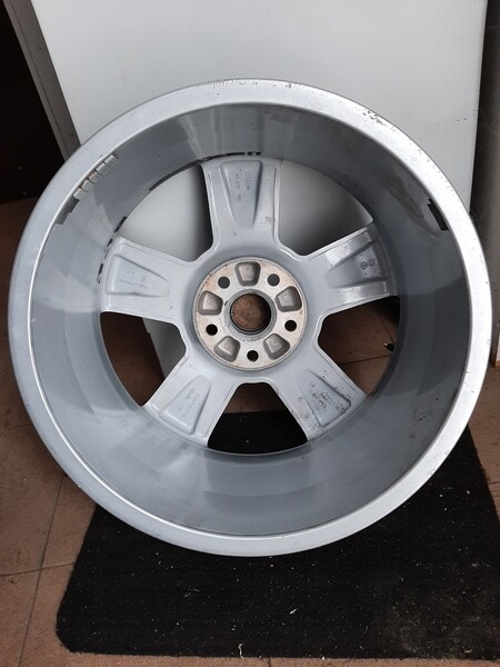 Photo 6 - Light alloy R18 rims