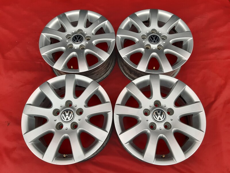 Photo 1 - Light alloy R15 rims