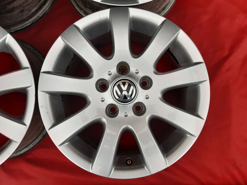 Photo 2 - Light alloy R15 rims