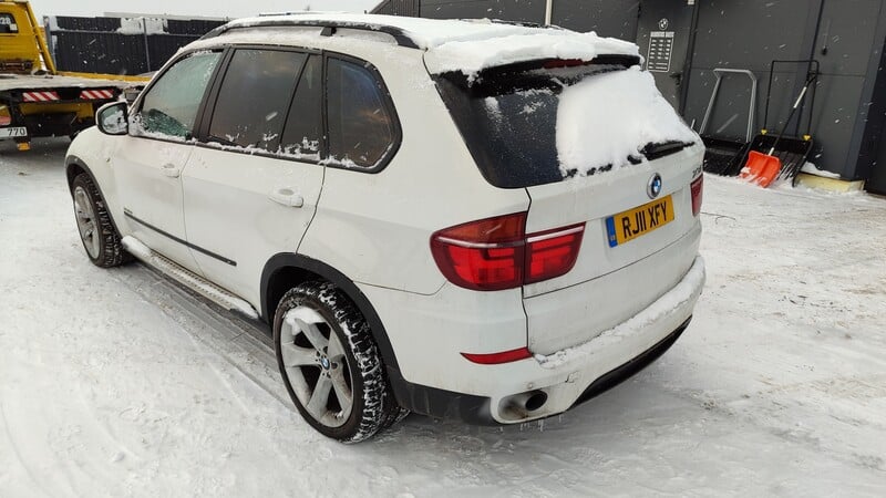 Photo 8 - Bmw X5 2011 y parts