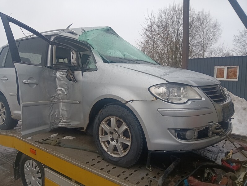 Volkswagen Touran 2008 y parts