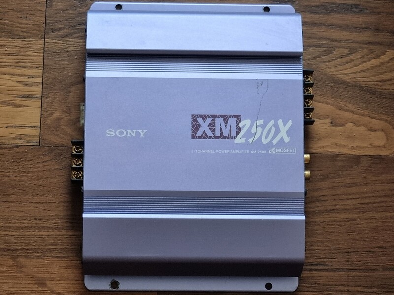 Sony XM-250X Усилитель