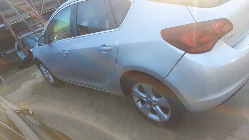 Photo 3 - Opel Astra 2011 y parts