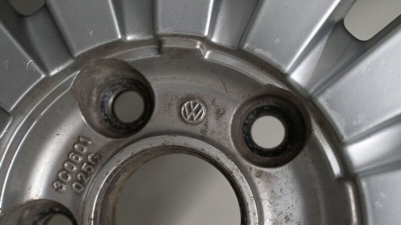 Photo 6 - Volkswagen light alloy R17 rims