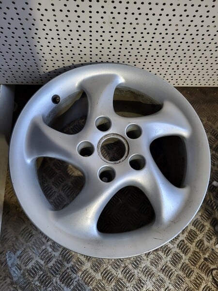 Photo 2 - Porsche 911 light alloy R17 rims