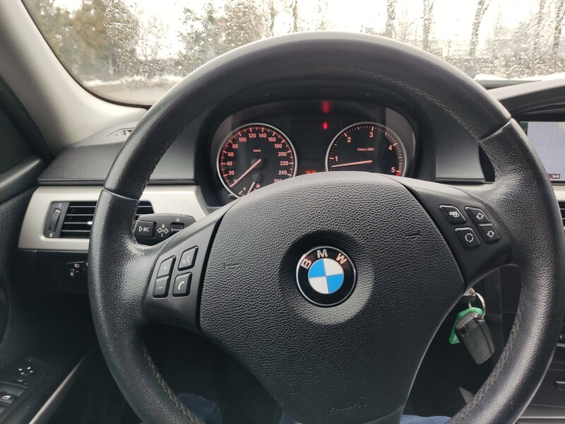 Photo 11 - Bmw 318 d Touring 2012 y