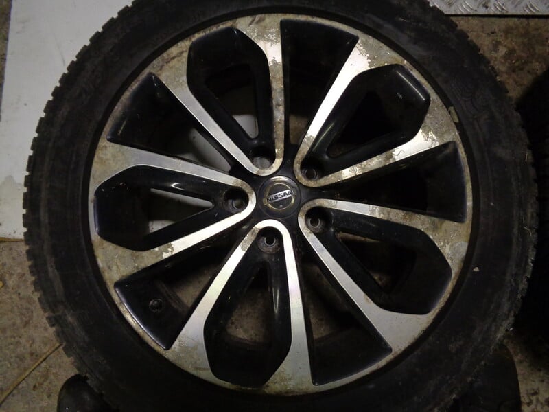 Photo 2 - Qashqai light alloy R18 rims