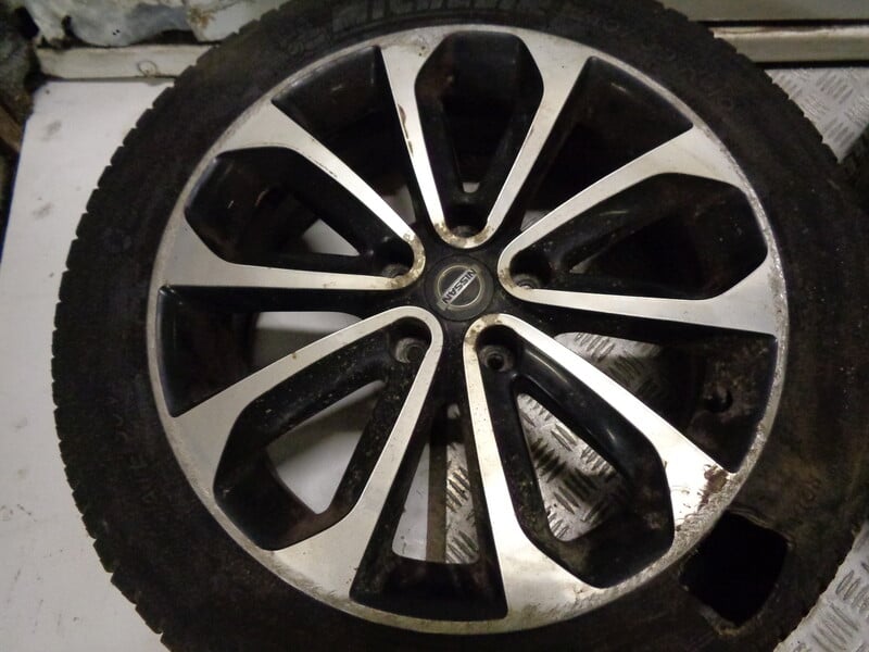 Photo 3 - Qashqai light alloy R18 rims