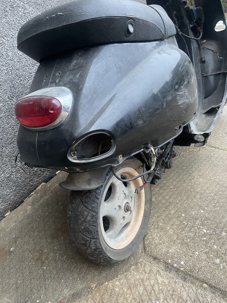 Photo 25 - Scooter / moped Piaggio Vespa 2000 y parts