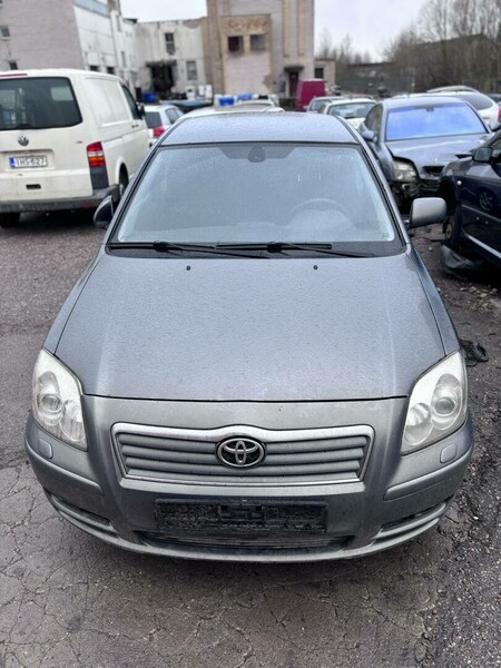 Toyota Avensis 2003 y parts