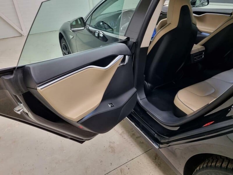 Photo 11 - Tesla Model 3 2014 y Hatchback