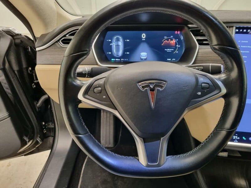 Photo 25 - Tesla Model 3 2014 y Hatchback