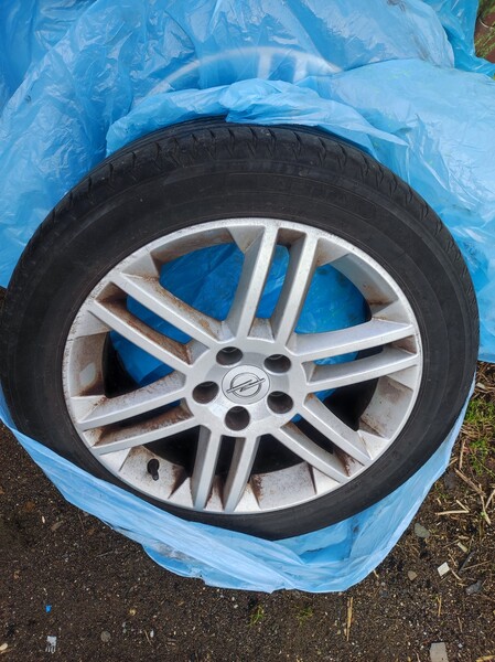 Photo 2 - Light alloy R17 rims