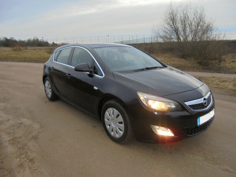 Фотография 4 - Opel Astra 2010 г Хэтчбек