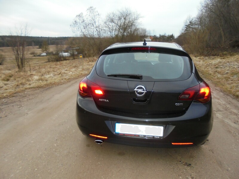 Фотография 6 - Opel Astra 2010 г Хэтчбек