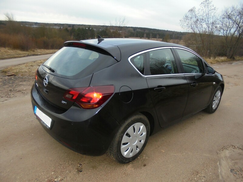 Фотография 3 - Opel Astra 2010 г Хэтчбек