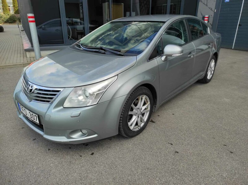 Toyota Avensis 2013 y rent