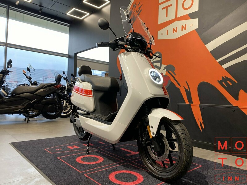 Photo 5 - NIU NQi GTS 2024 y Scooter / moped