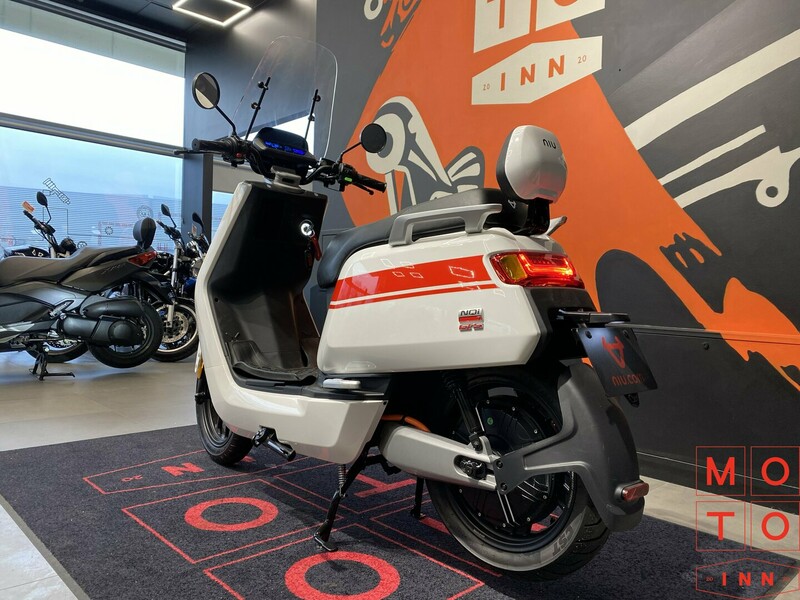 Photo 4 - NIU NQi GTS 2024 y Scooter / moped