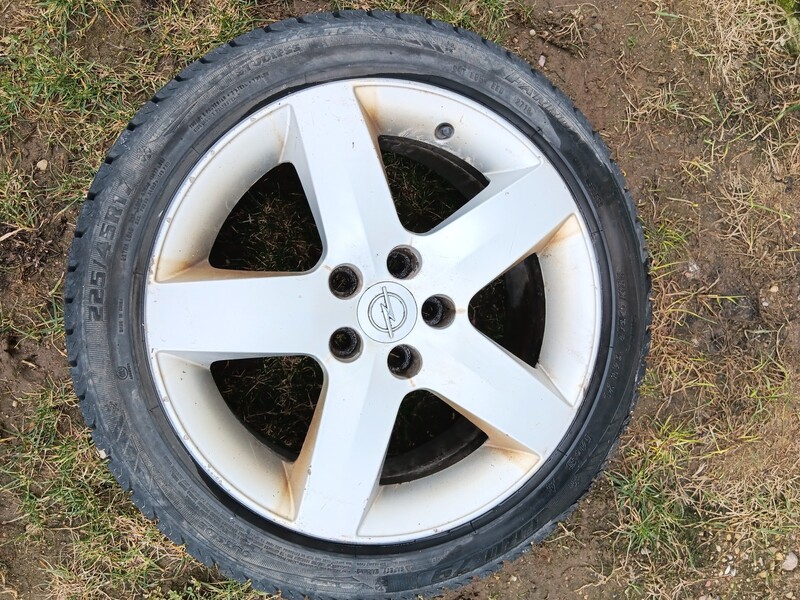 Photo 2 - Opel Astra light alloy R17 rims