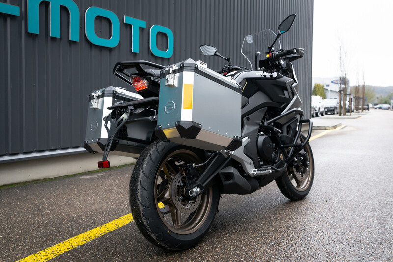 Photo 6 - CFMOTO 700MT 2024 y Touring / Sport Touring motorcycle