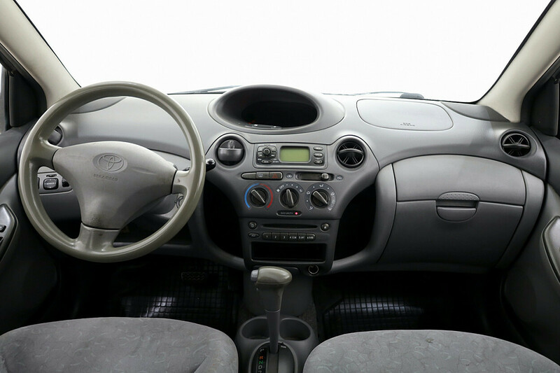 Photo 5 - Toyota Yaris 2000 y Hatchback