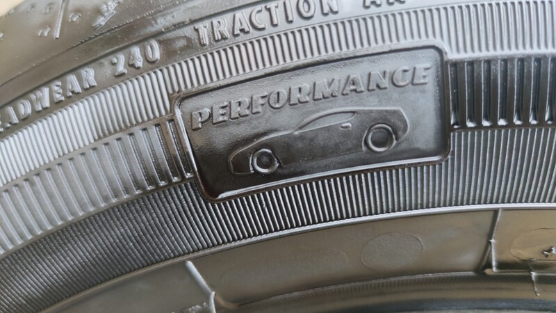 Фотография 2 - Goodyear Efficent Grip Perfom R16 летние шины для автомобилей