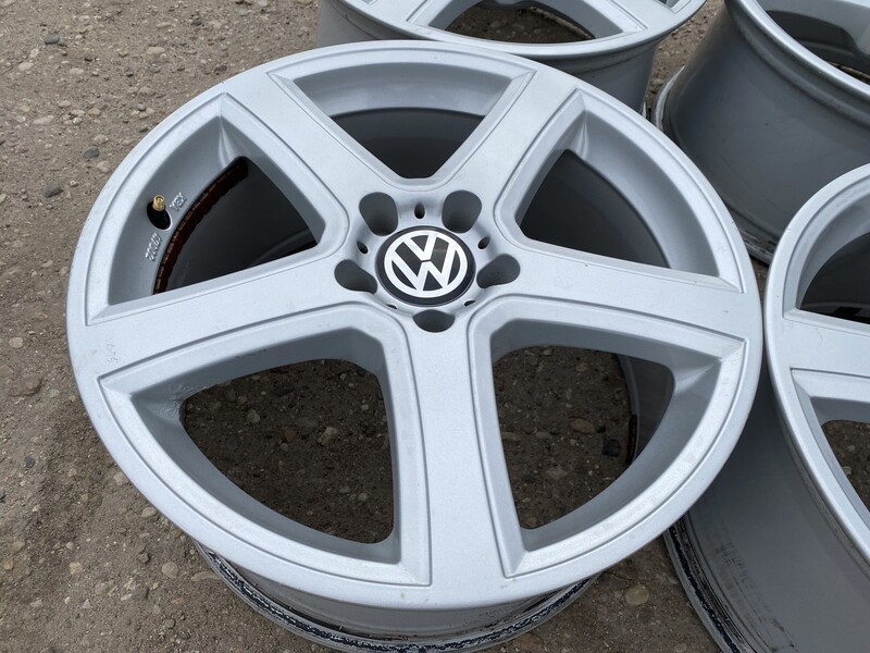 Photo 2 - Volkswagen Siunciam, 8.5J ET52 light alloy R18 rims