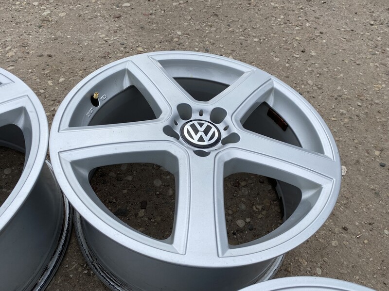 Photo 4 - Volkswagen Siunciam, 8.5J ET52 light alloy R18 rims