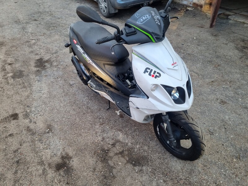 Rieju RS2 2015 y Scooter / moped