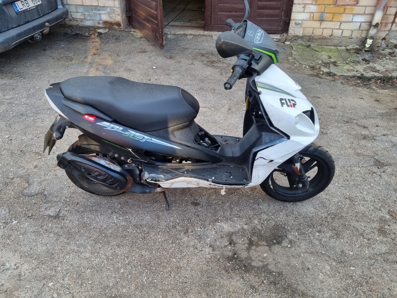 Photo 2 - Rieju RS2 2015 y Scooter / moped