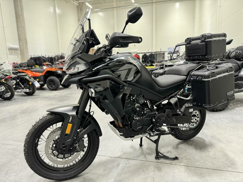 CFMOTO 800 Explore 2024 y Touring / Sport Touring motorcycle