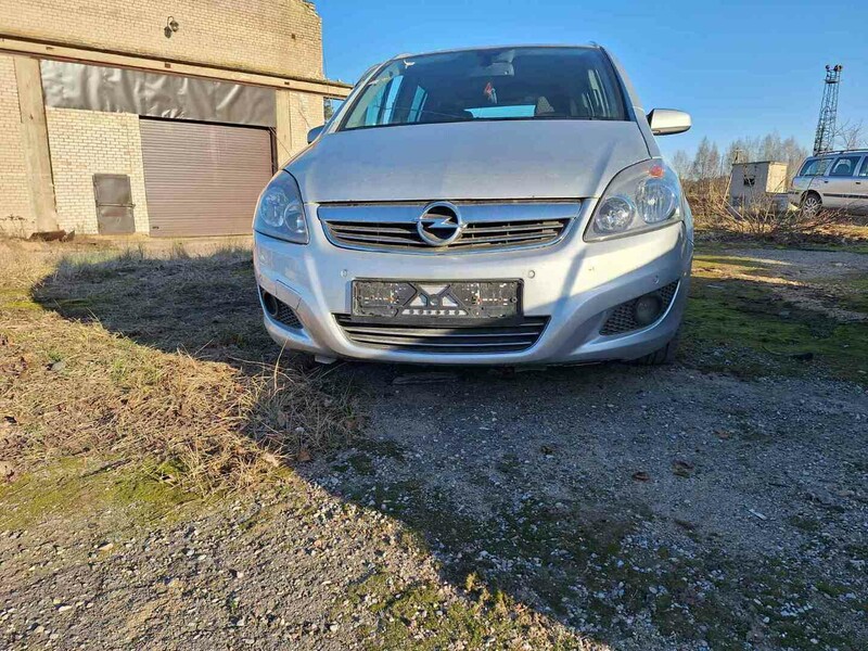 Opel Zafira 2009 m dalys