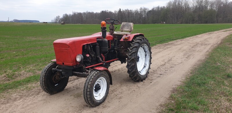 Photo 2 - T25 1980 y Tractor