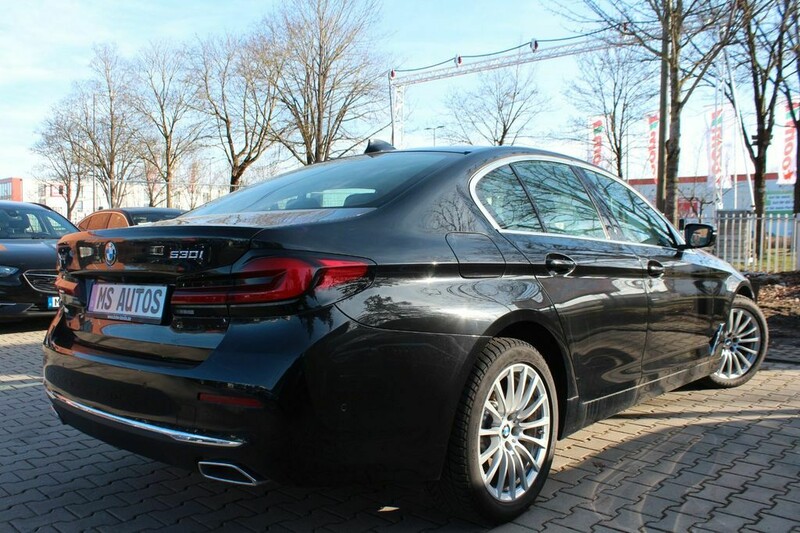 Photo 12 - Bmw 530 Luxary 2023 y