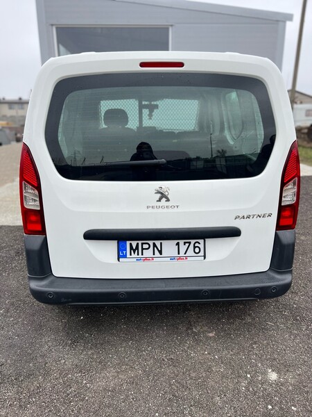 Peugeot Partner 2016 y Commercial auto (with box)