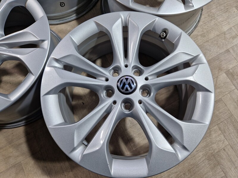 Photo 3 - Volkswagen Touran R17 light alloy rims