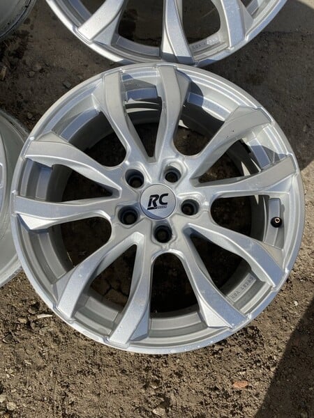 Photo 6 - Light alloy R17 rims