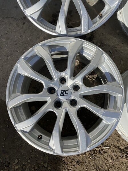 Photo 3 - Light alloy R17 rims