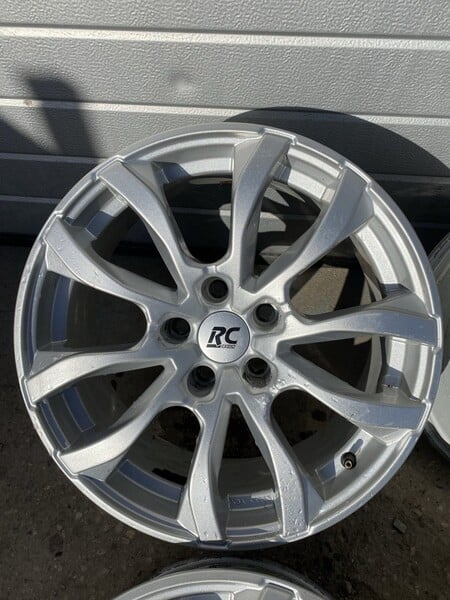 Photo 5 - Light alloy R17 rims