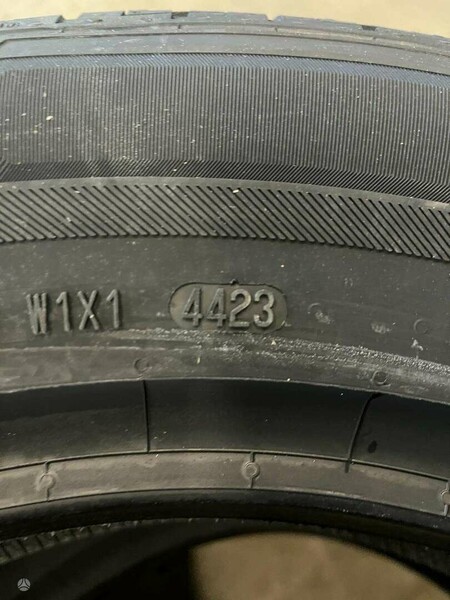 Photo 2 - Bravuris 5HM Tyres passanger car