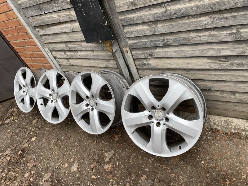 Mercedes-Benz light alloy R19 rims