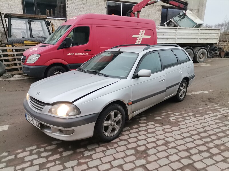 Toyota Avensis 1999 y Wagon