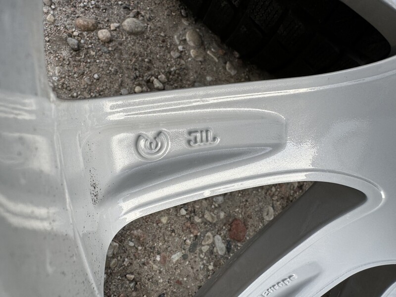 Photo 9 - Opel Insignia R18 light alloy rims